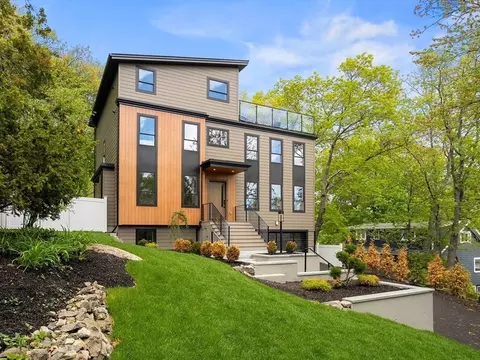 11 Pamela Dr, Arlington, MA 02474