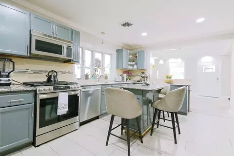 41 Sullivan St, Chicopee, MA 01020 photo 4