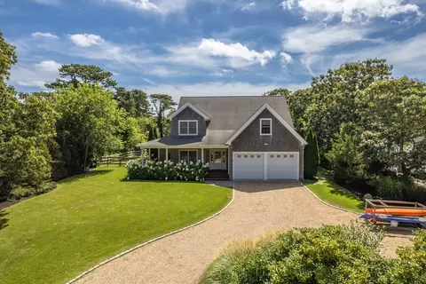 7 Whistling Swan Cir, Edgartown, MA 02539