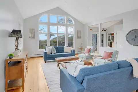 453 Lighthouse Rd, Aquinnah, MA 02535