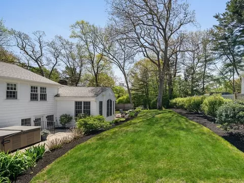 1 Winthrop Rd, Hingham, MA 02043 photo 2