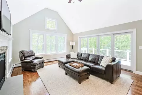 19 Prospect St, Upton, MA 01568 photo 8