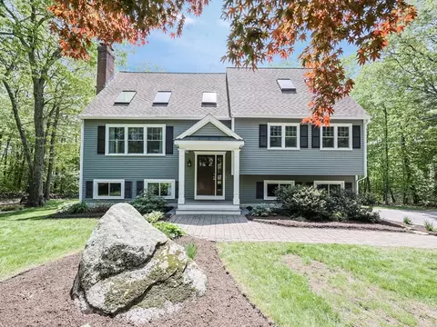 19 Prospect St, Upton, MA 01568