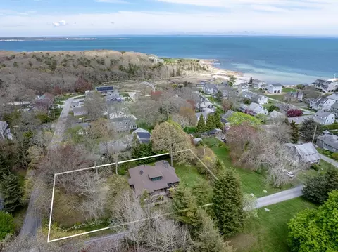 21 Antassawamock Rd, Mattapoisett, MA 02739