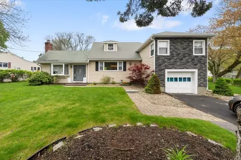 16 Vista Dr, Danvers, MA 01923
