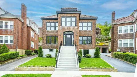 140 Columbia St #2, Brookline, MA 02446