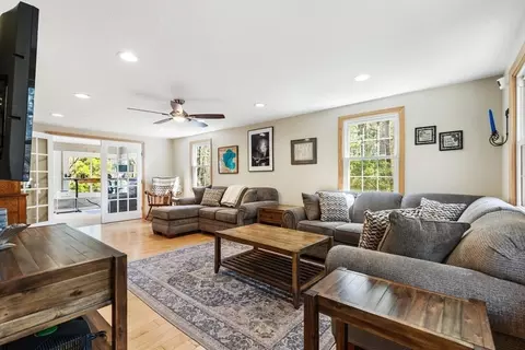 22 Cider Mill Ln, Upton, MA 01568 photo 4