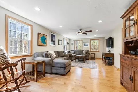 22 Cider Mill Ln, Upton, MA 01568 photo 5