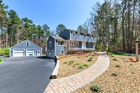 22 Cider Mill Ln, Upton, MA 01568 photo 2