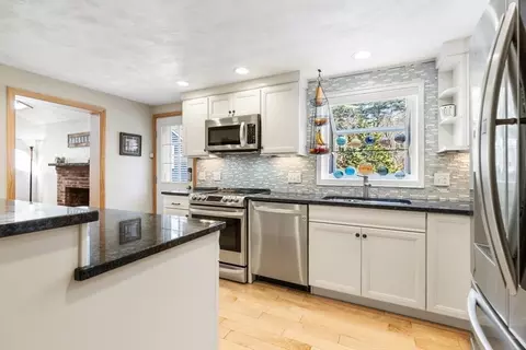 22 Cider Mill Ln, Upton, MA 01568 photo 9