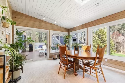 22 Cider Mill Ln, Upton, MA 01568 photo 6