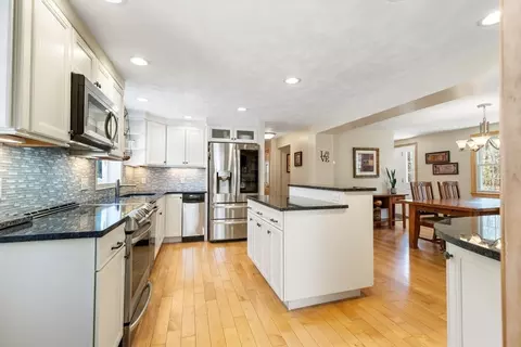 22 Cider Mill Ln, Upton, MA 01568 photo 8