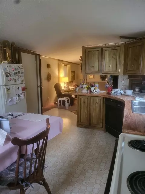 141 Pine Ave, Sturbridge, MA 01566 photo 10