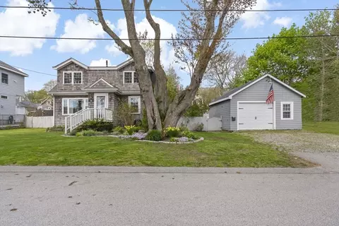 21 Grove St, Fairhaven, MA 02719