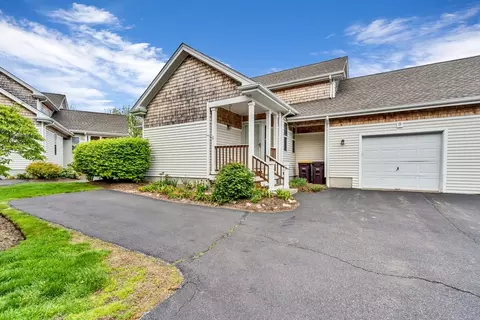37 School House Rd #9, Weymouth, MA 02188