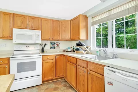 39 Heritage Path, Millis, MA 02054 photo 17