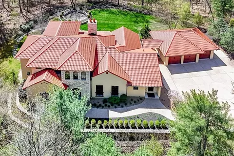 5 Kassiotis Ln, Middleton, MA 01949