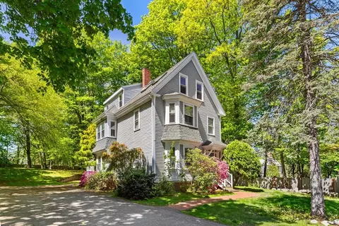 956 Bay Rd #1, Hamilton, MA 01982