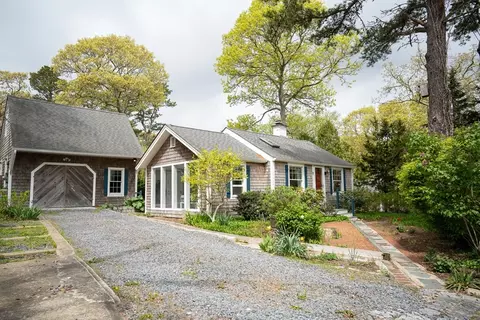 11 Cliff St, Dennis, MA 02638