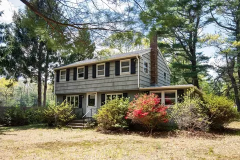 8 Old Beach Rd, Plymouth, MA 02360