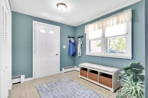 Entry Way - 166 Summer St, Maynard, MA 01754 photo 1 of 2