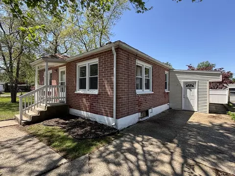 Exterior - 54 Phillips Ave, Springfield, MA 01119 photo 2 of 5