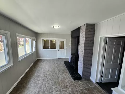 Living - 54 Phillips Ave, Springfield, MA 01119 photo 2 of 4