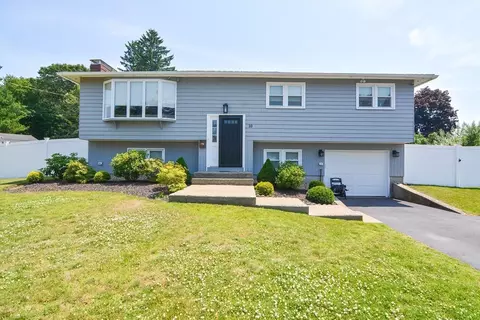 10 Hoover Ave, Peabody, MA 01960