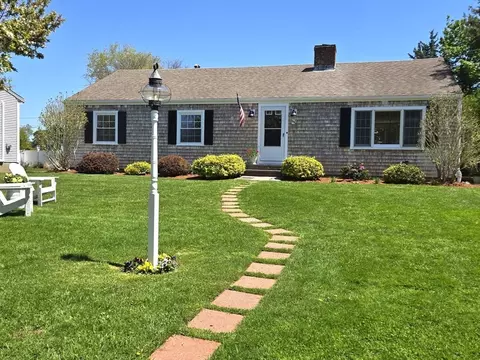 96 Ripple Cove Rd, Hyannis, MA 02601