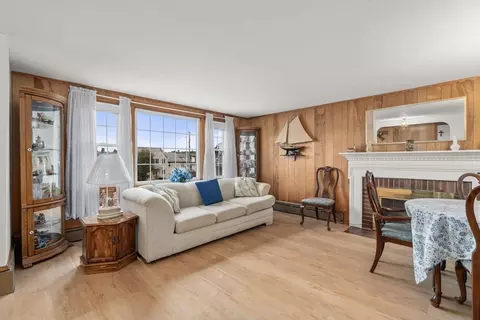 Living - 28 Elsie St, Everett, MA 02149 photo 2 of 4