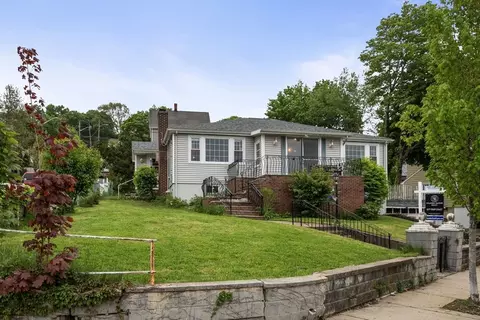 Exterior - 28 Elsie St, Everett, MA 02149 photo 3 of 10