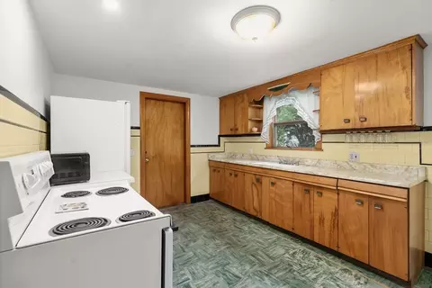 Kitchen - 28 Elsie St, Everett, MA 02149 photo 1 of 4
