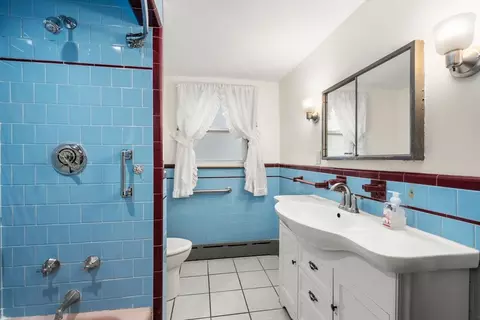 Bath - 28 Elsie St, Everett, MA 02149 photo 2 of 2