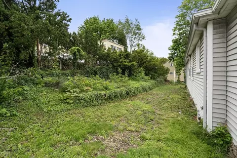 Exterior - 28 Elsie St, Everett, MA 02149 photo 8 of 10
