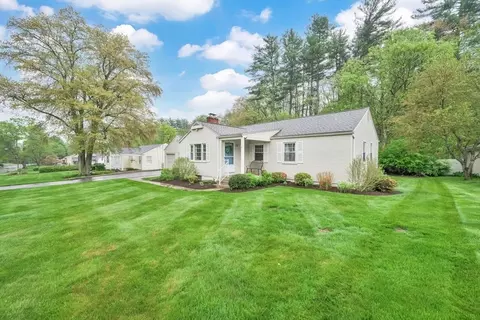 175 Oak Hollow Rd, Springfield, MA 01128 photo 2