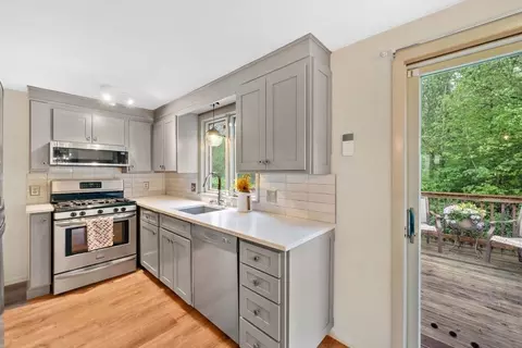 175 Oak Hollow Rd, Springfield, MA 01128 photo 7