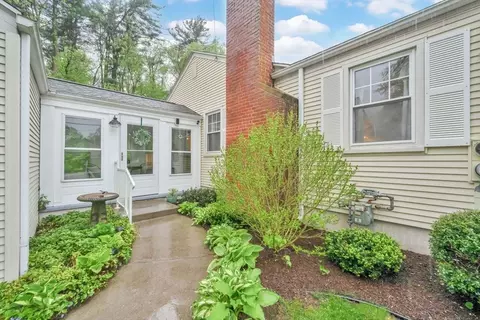 175 Oak Hollow Rd, Springfield, MA 01128 photo 3