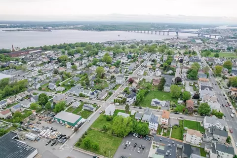 587 S Beach St, Fall River, MA 02724 photo 9