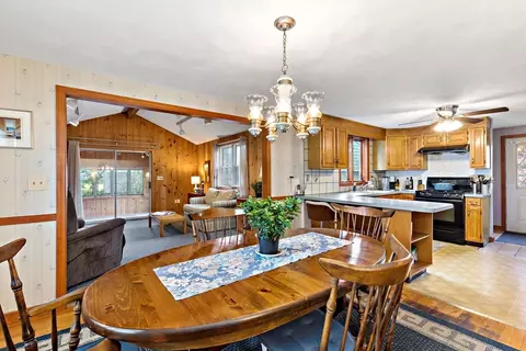 60 Como Rd, Hyde Park, MA 02136 photo 11