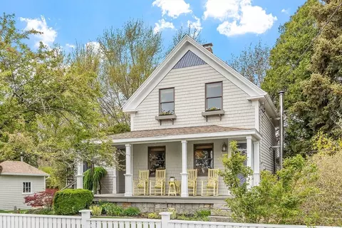 42 Pigeon Hill St, Rockport, MA 01966