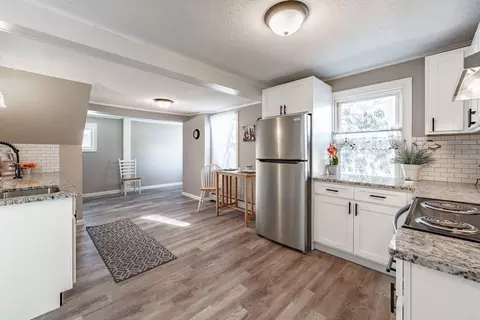 5 Pomeroy Mdw Ext, Southampton, MA 01073