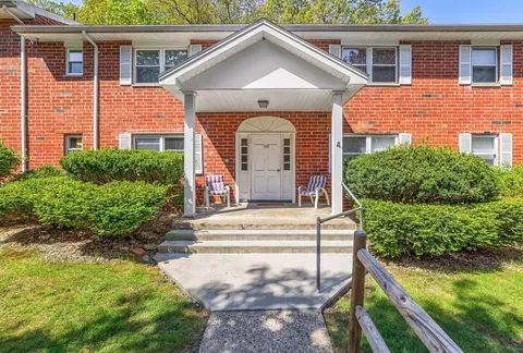 120 Litchfield Pines Dr #A, Leominster, MA 01453