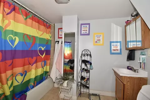 Bath - 112 Bay St, Springfield, MA 01109 photo 2 of 2