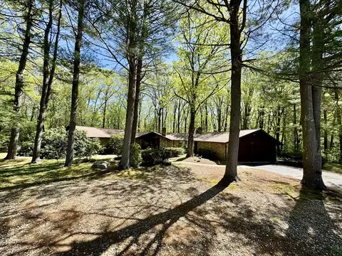 43 Crowningshield Dr, Paxton, MA 01612