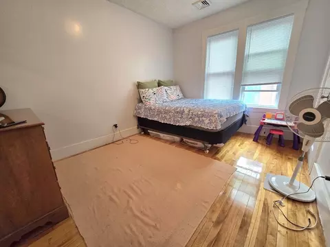9 Pelham St, Worcester, MA 01609 photo 5