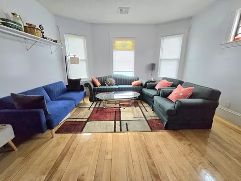 9 Pelham St, Worcester, MA 01609 photo 4