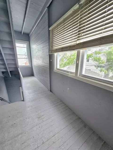 9 Pelham St, Worcester, MA 01609 photo 27