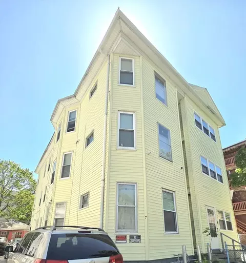 9 Pelham St, Worcester, MA 01609