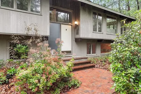 8 Deerfoot Trl, Harvard, MA 01451