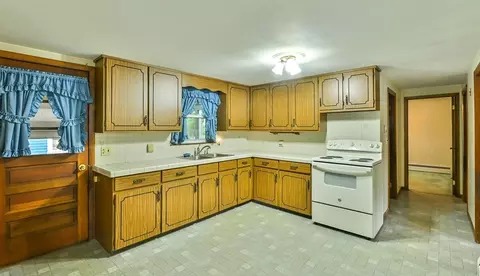 4 Elm St, Webster, MA 01570 photo 18